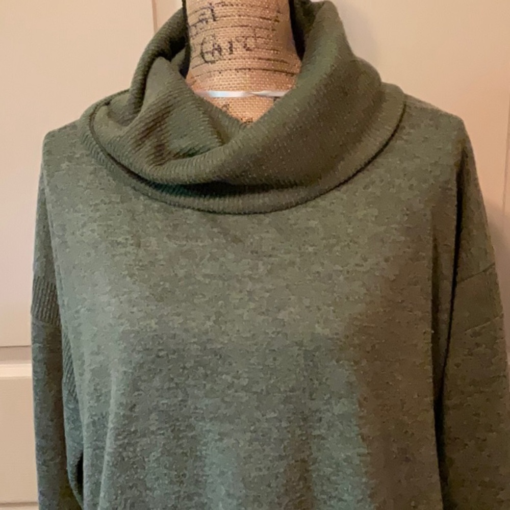 C&C turtleneck GUC - Picture 5 of 5